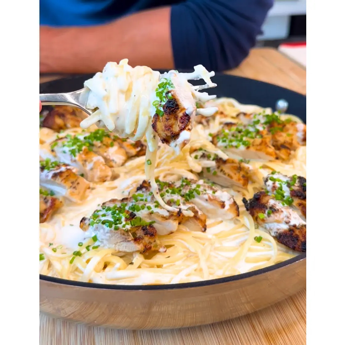 GARLIC PARMESAN CHICKEN ALFREDO