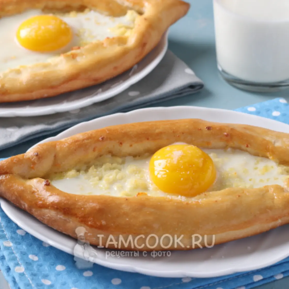 Хачапури по-аджарски с адыгейским сыром
