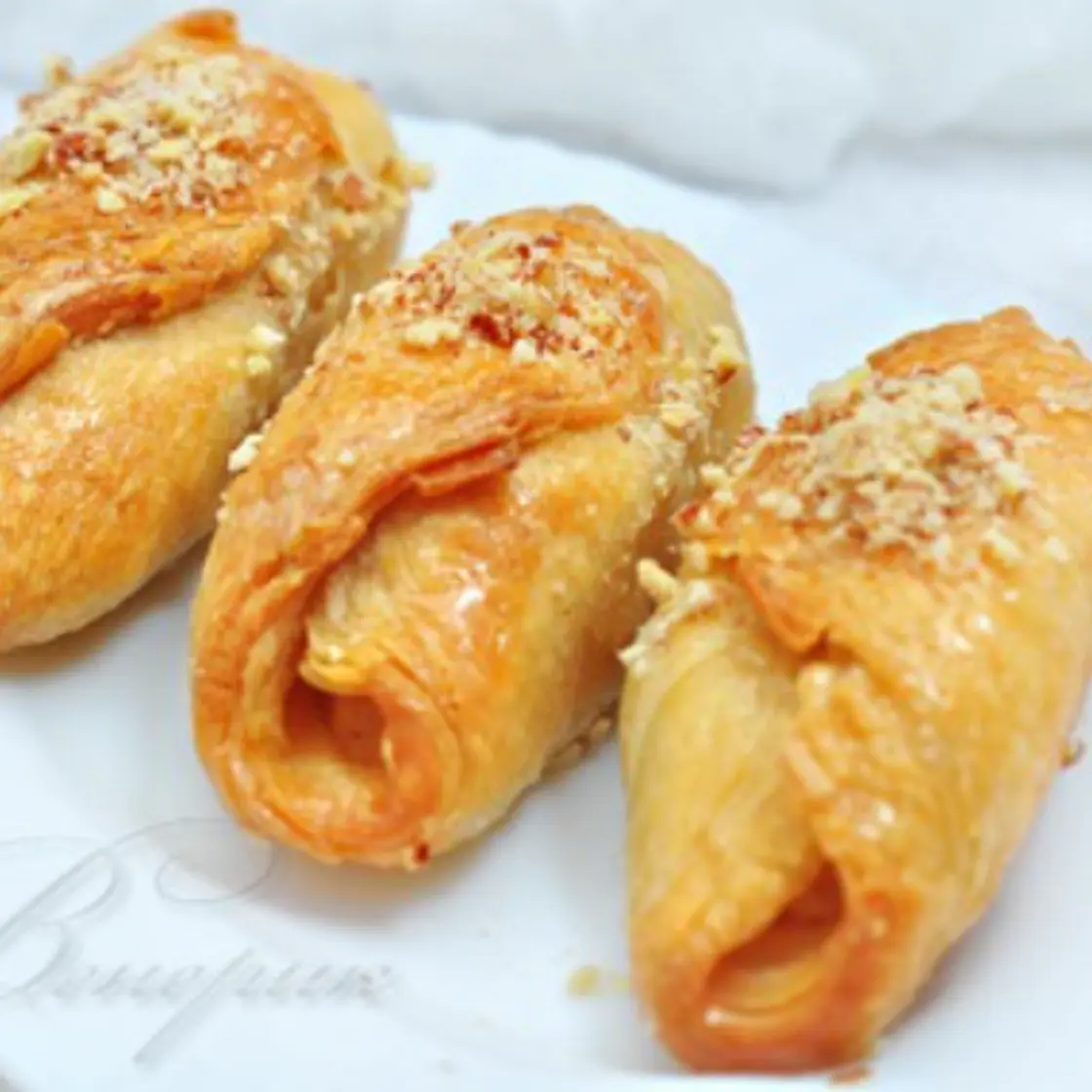сладкие пирожки с начинкой из манки "Sha'eebiyyat"