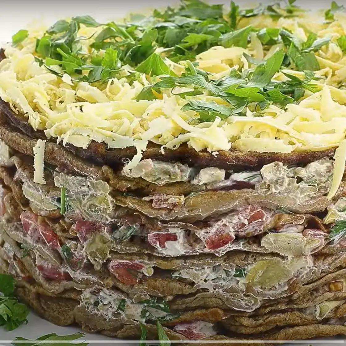 ЗАКУСОЧНЫЙ ПЕЧЁНОЧНЫЙ ТОРТ С БАКЛАЖАНАМИ, ПОМИДОРАМИ И ОРЕХАМИ