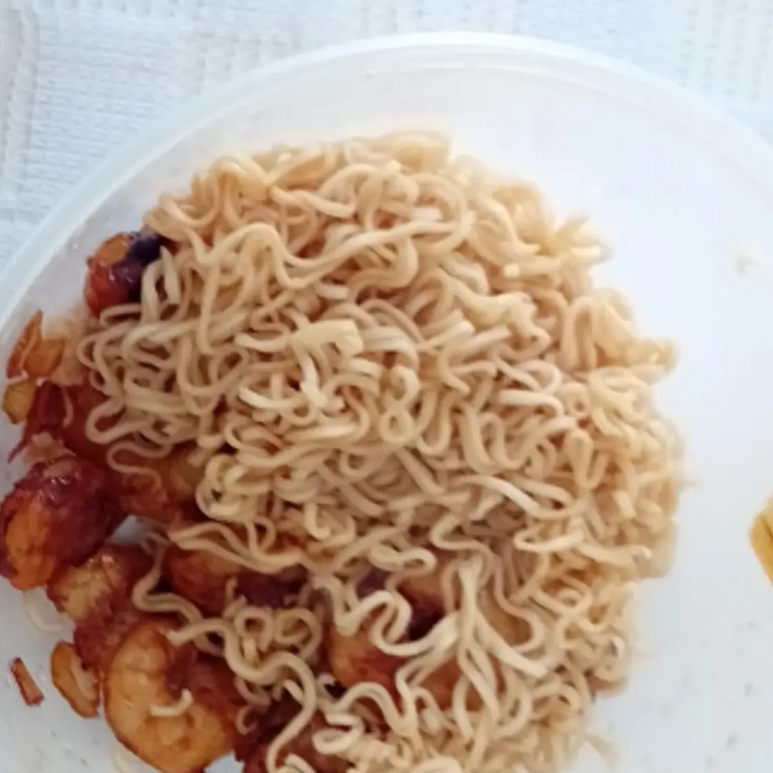 Nouilles sautées aux crevettes caramélisées