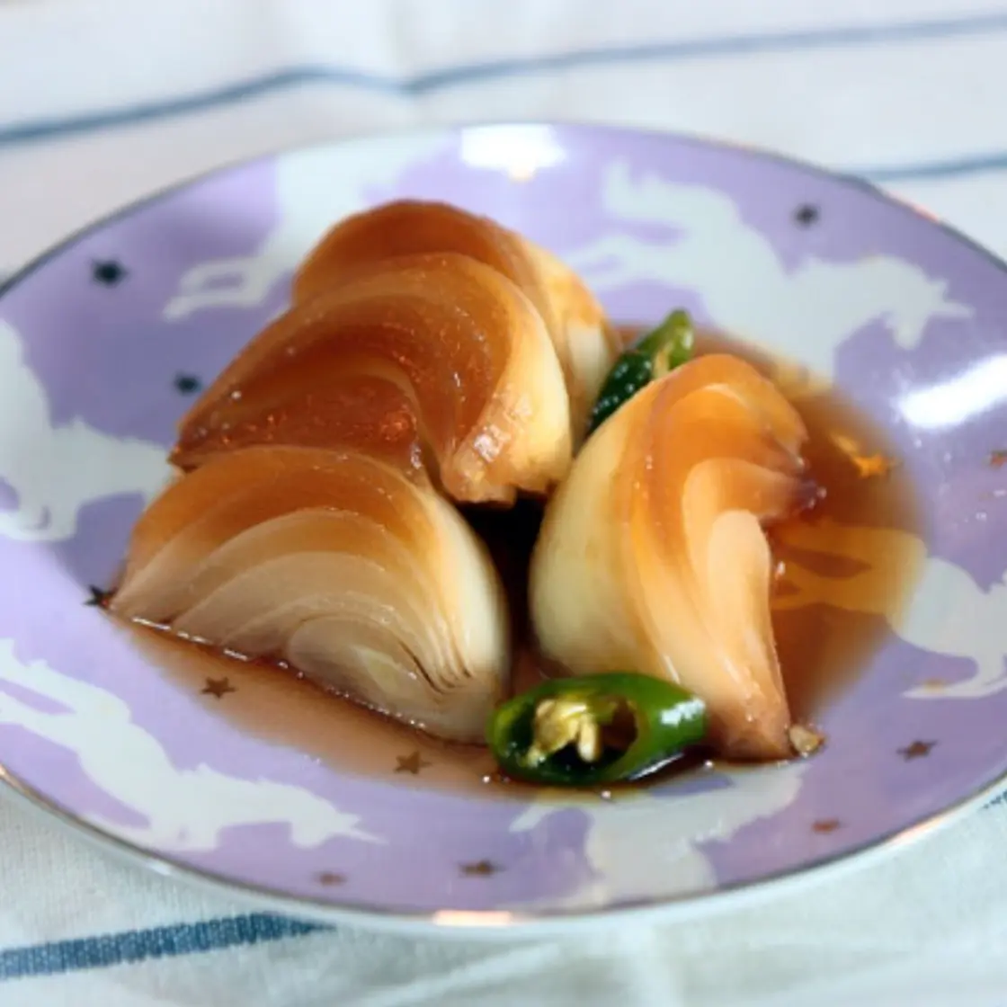 양파 장아찌 구워서 만드세요. 식감이 아주 예술입니다.