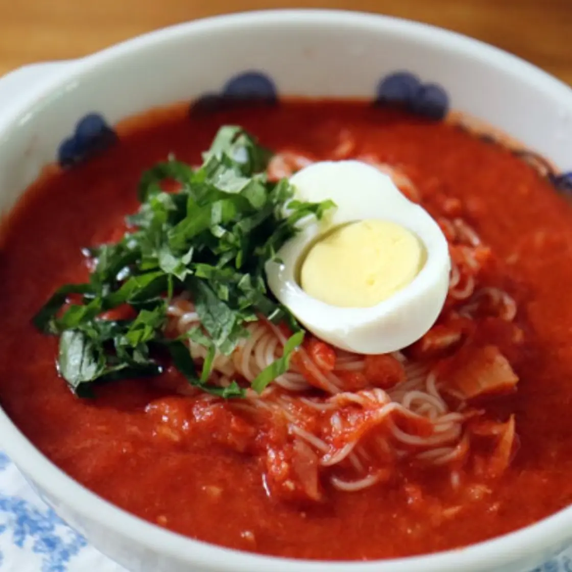 토마토로 건강한 국수 만들어 보세요.