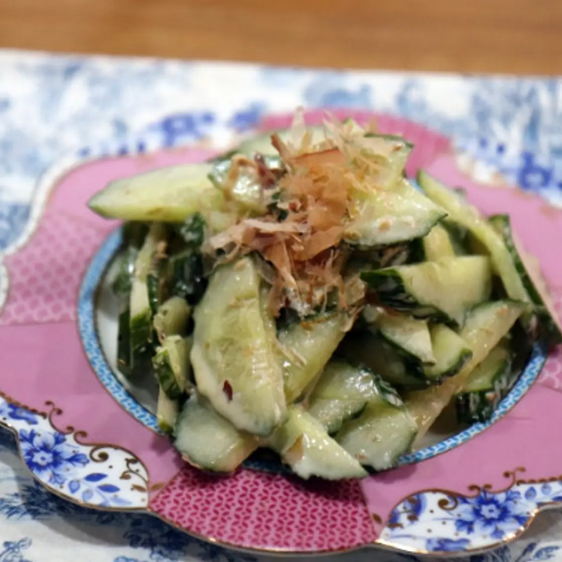 오이무침에 이거 넣어 보세요. 맛이 달라집니다.