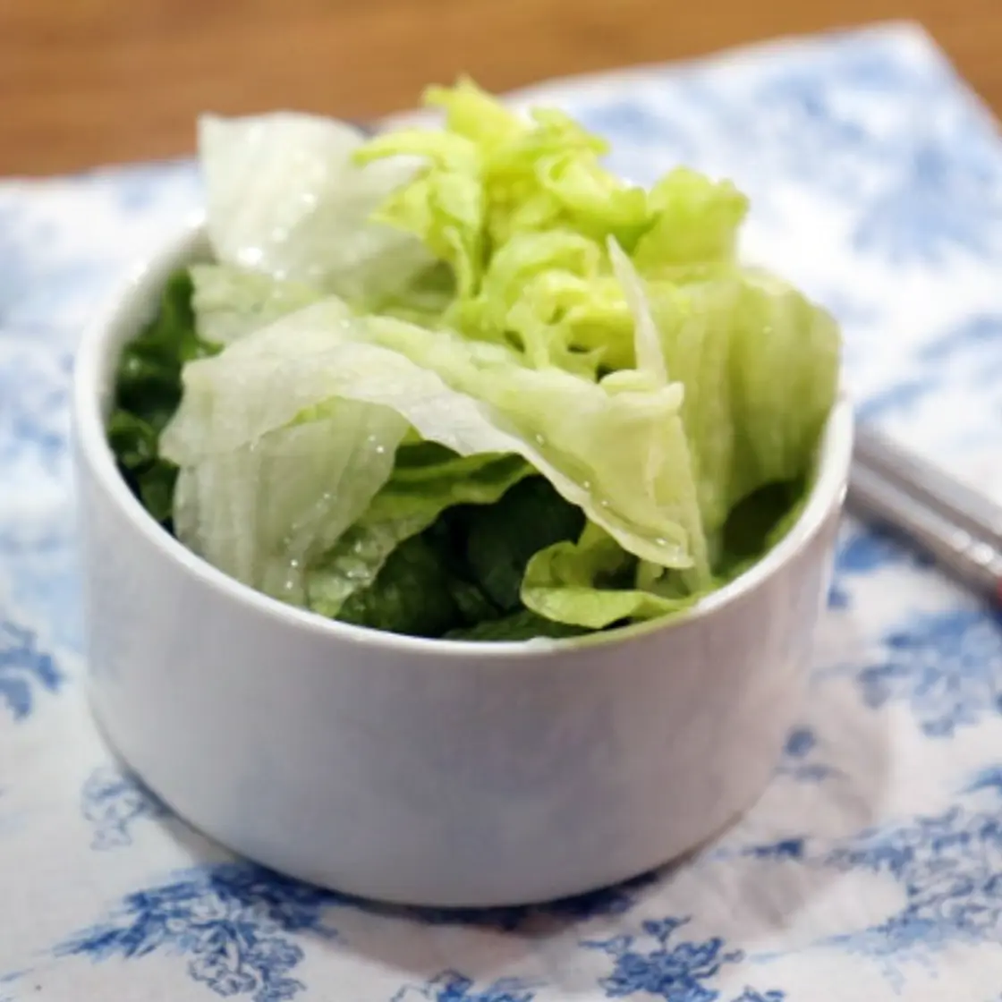 시원하고 아삭한 양상추 무침 간편하지만 맛있어요.