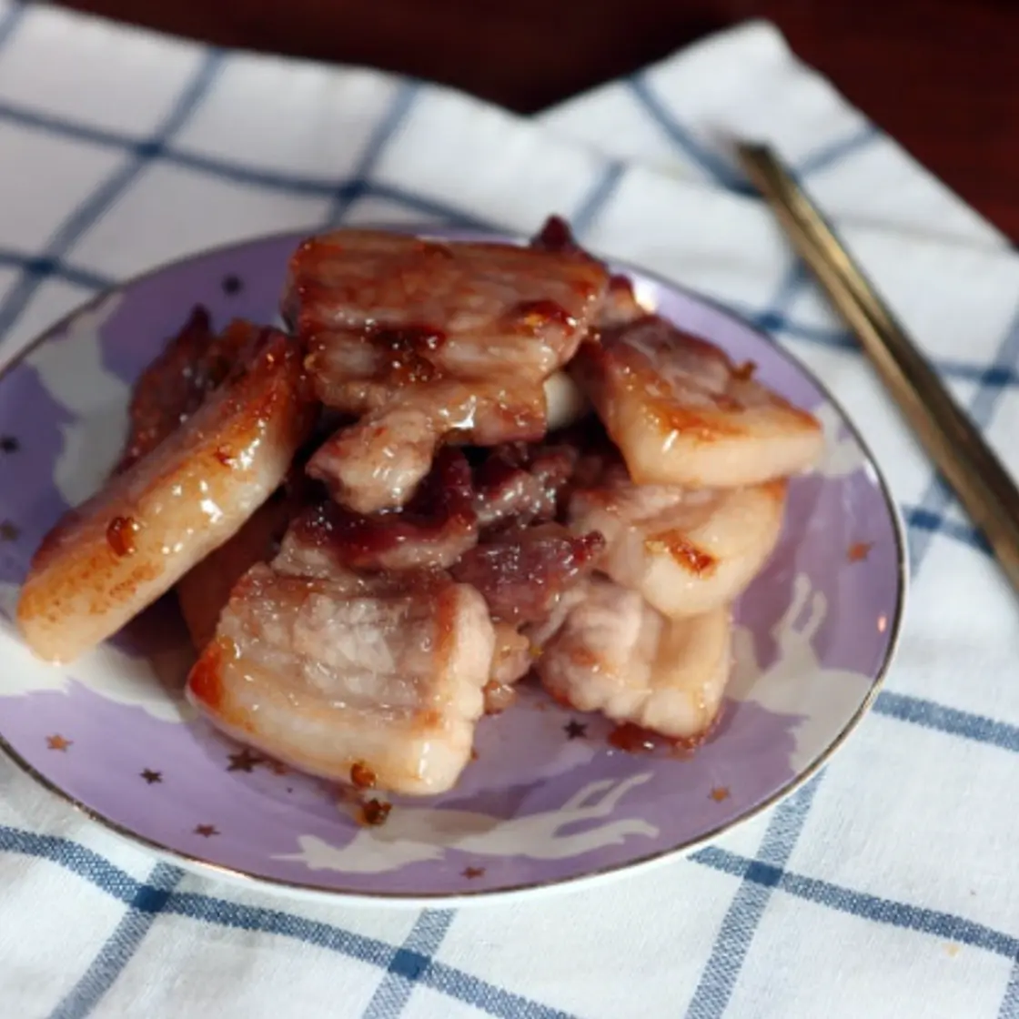 동남아의 풍성한 맛을 담은 삼겹살 요리