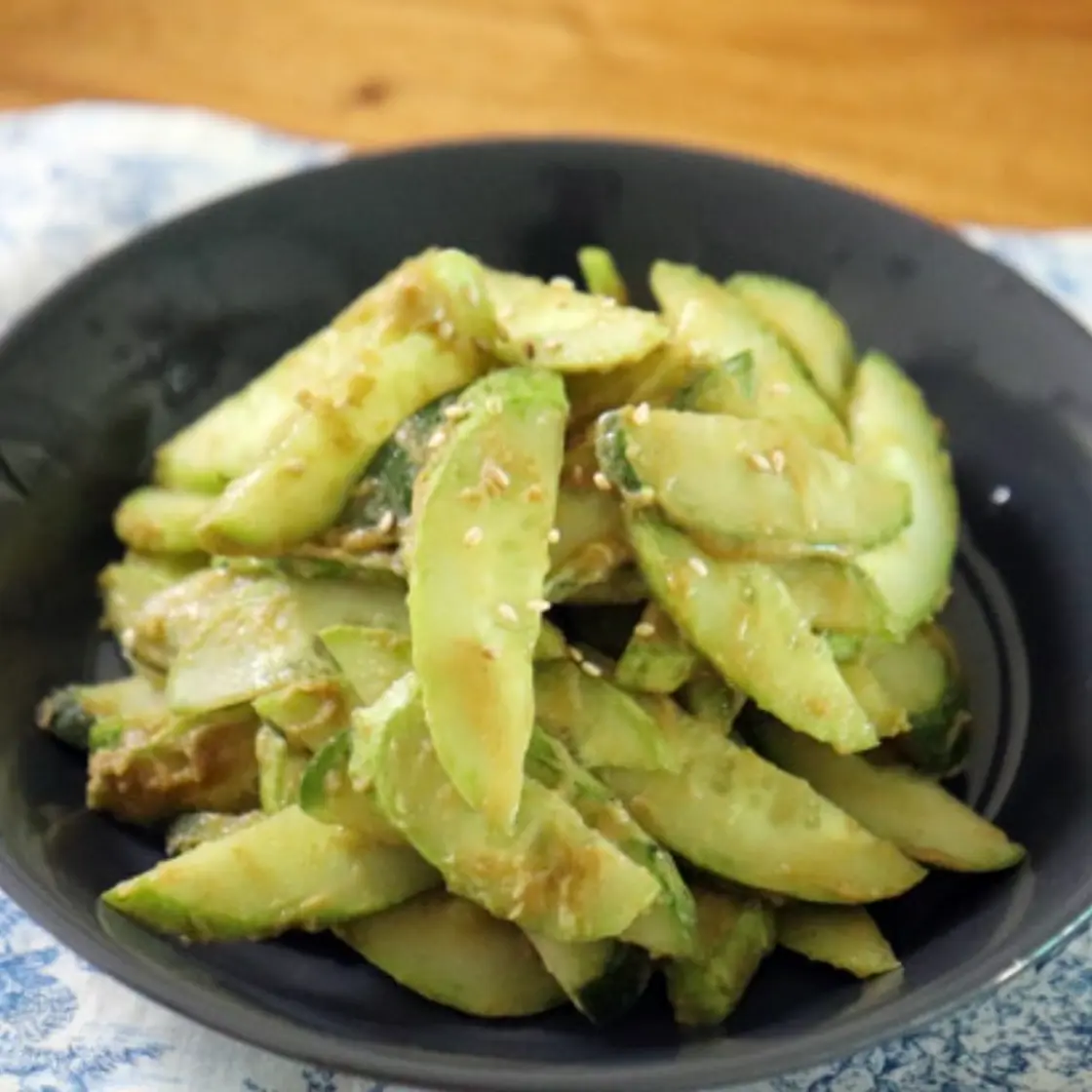 아삭하고 시원한 미숫가루 오이무침 만들어 보세요.