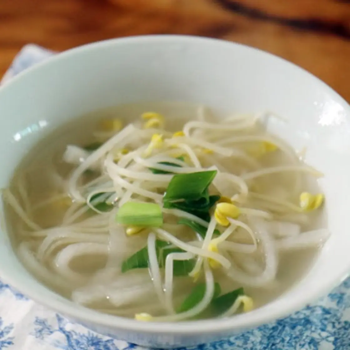 육수 없이 끓이는 맑은 콩나물 뭇국