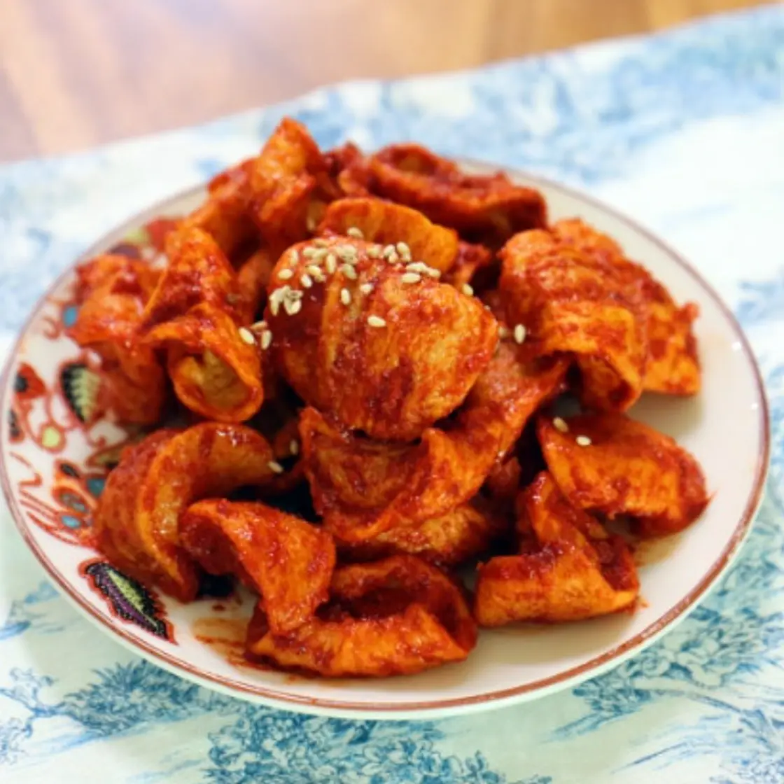 감말랭이 무쳐 보세요. 새콤달콤 너무 맛있어요.