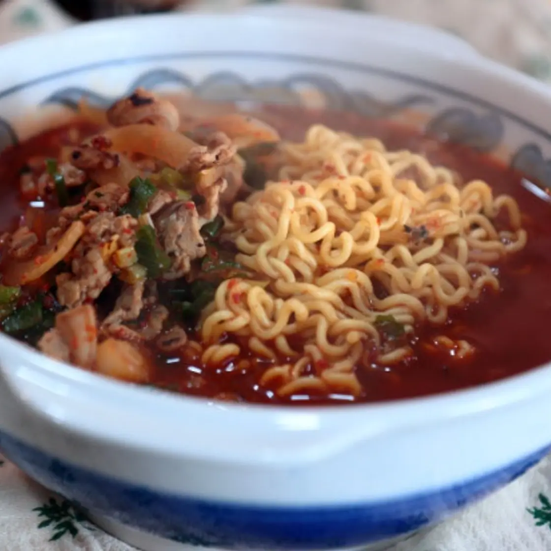 해장하기 좋은 매콤한 하고 진한 오돌뼈 라면
