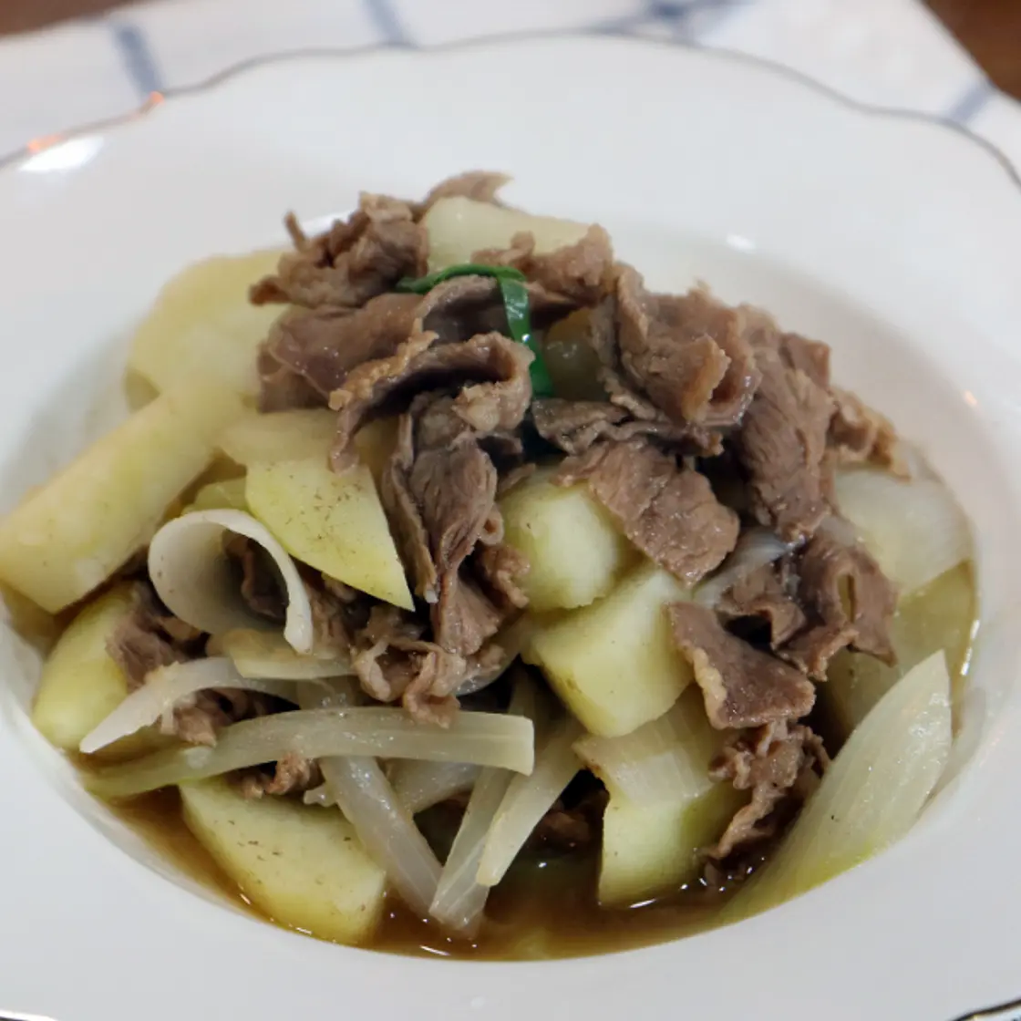 고기를 넣어 맛있는 소고기 감자조림 반찬으로 딱 좋아요.