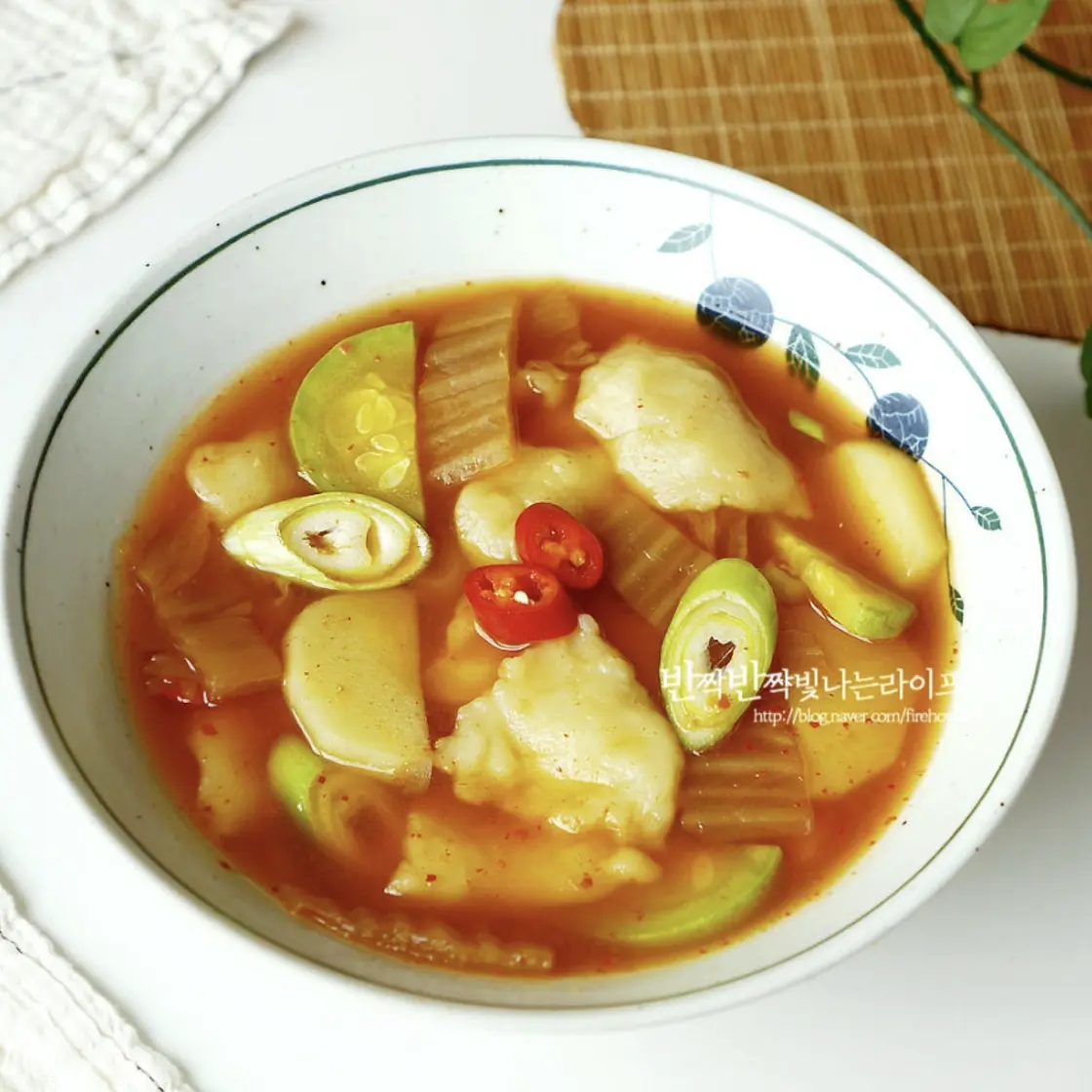 얼큰한 김치 수제비 만드는법