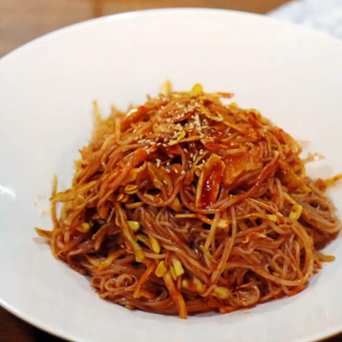 매콤한 비빔냉면 소스에 이것 넣어 보세요.