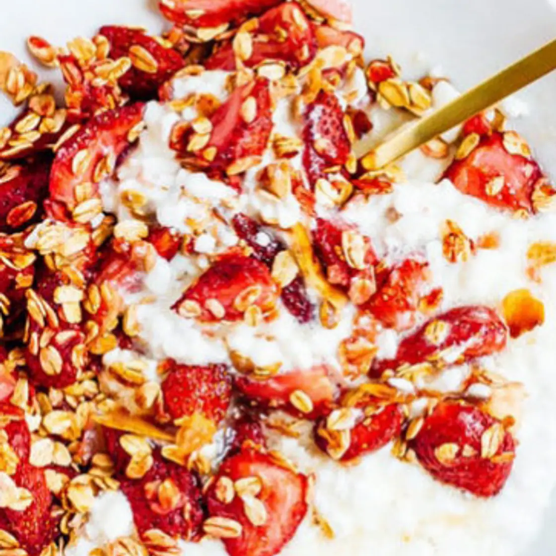 ROASTED STRAWBERRY COTTAGE CHEESE BOWL