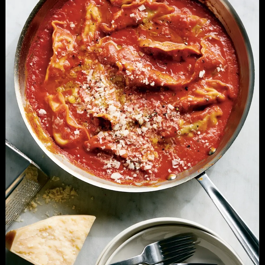 Pot stickers in tomato sauce
