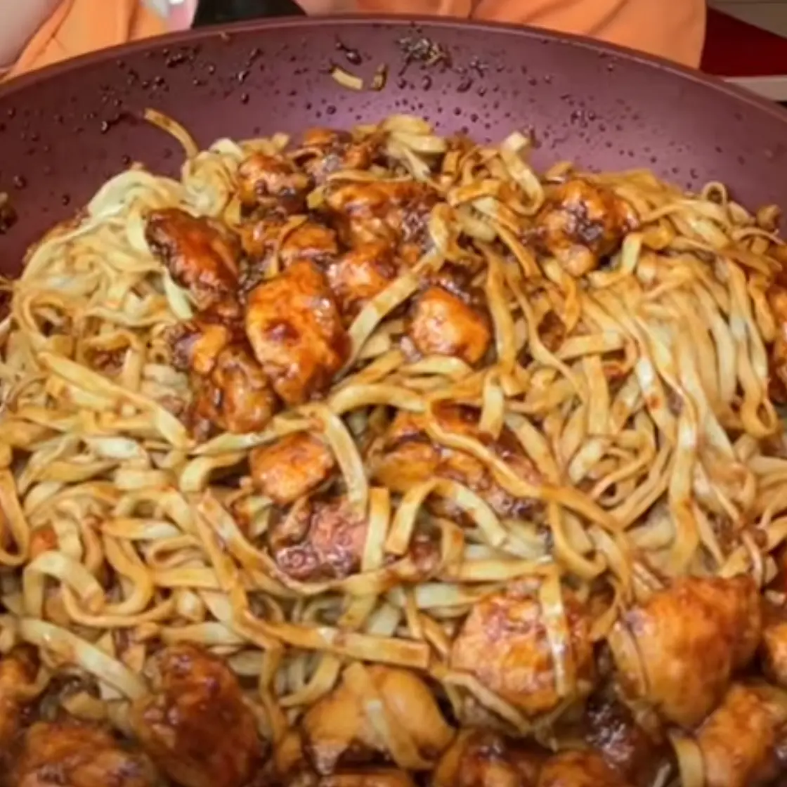 Honey Garlic Chicken Noodles