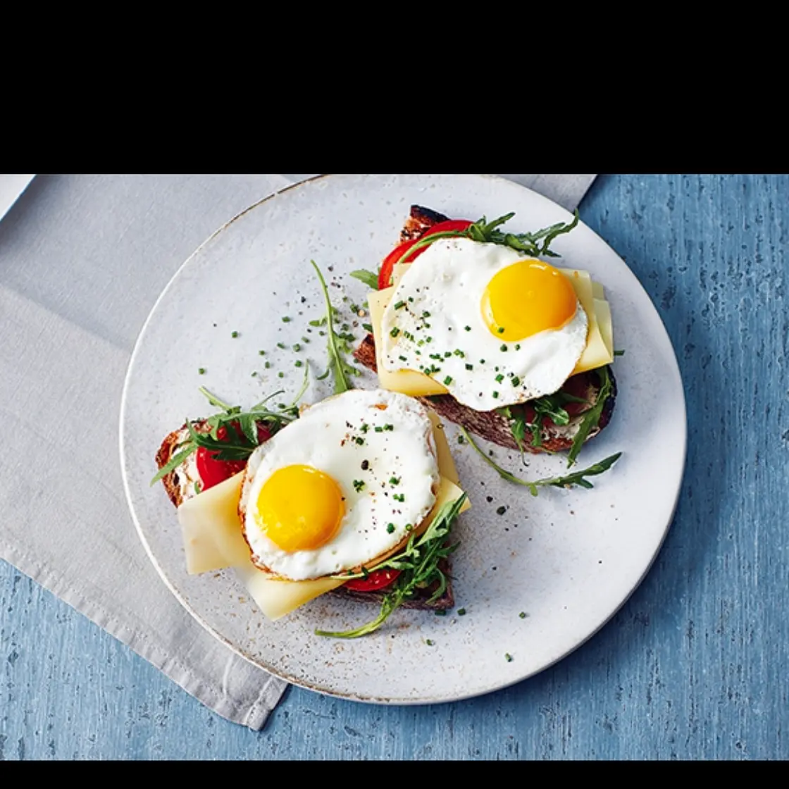 Italienisches Spiegelei mit Käse