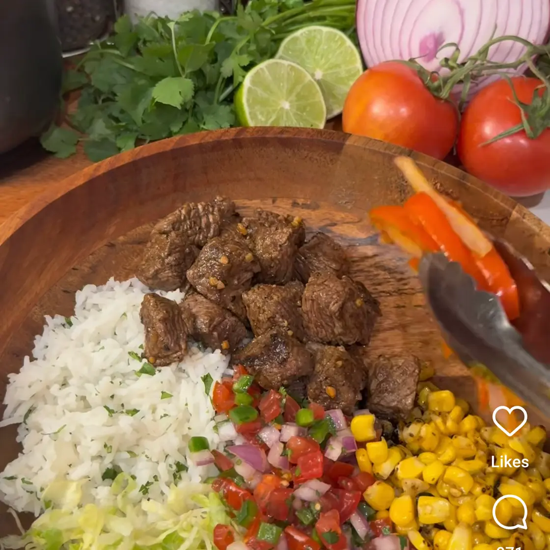 Steak fajita bowls