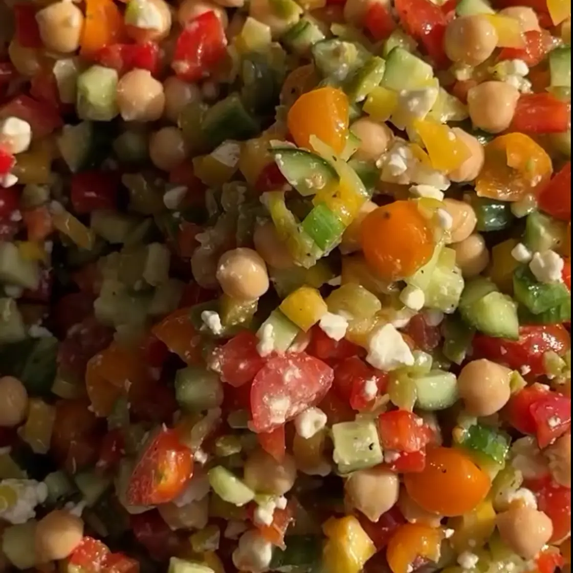 GREEK CHICKPEA SALAD