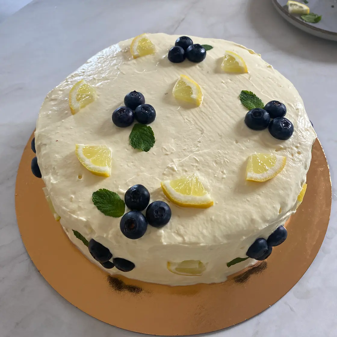 Lemon Cake w/ Lemon Curd and Mascarpone Whipped cream 🍋