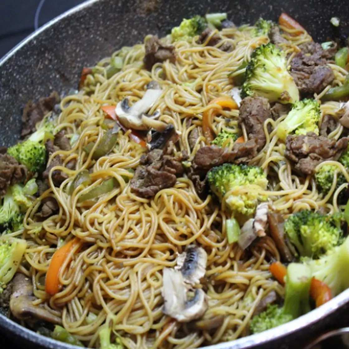Québécois Chinese-Inspired Spaghetti Stir-Fry