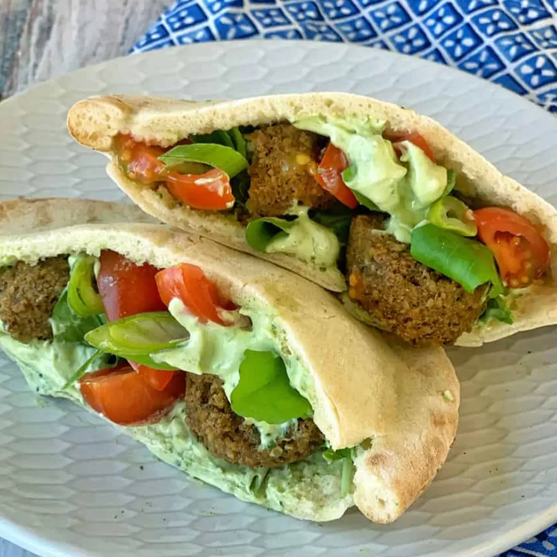 Pitta bread & hummus