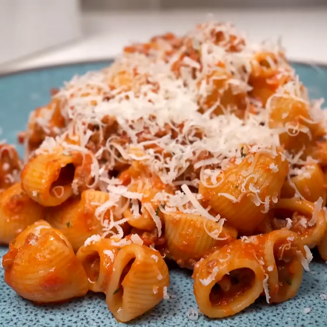 Creamy Tomato Shell Pasta with Ground Beef