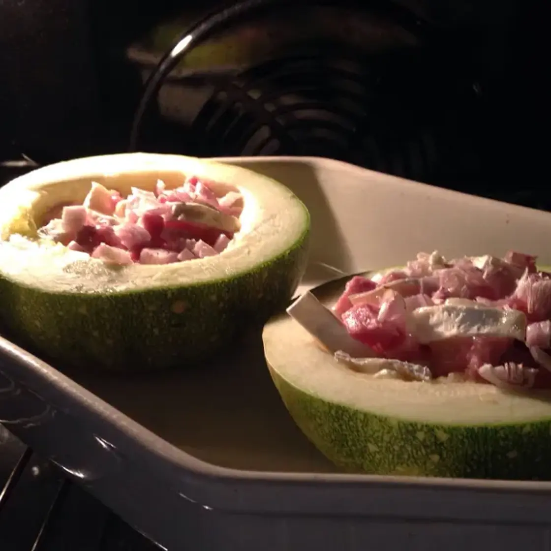 Courgette farcie aux fromages et lardons