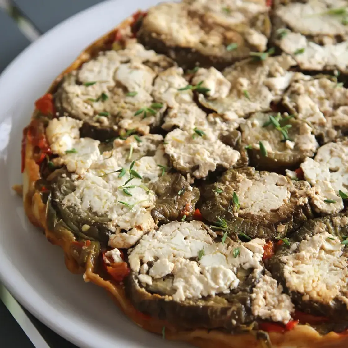 Tatin d'aubergines et de poivrons au chèvre frais