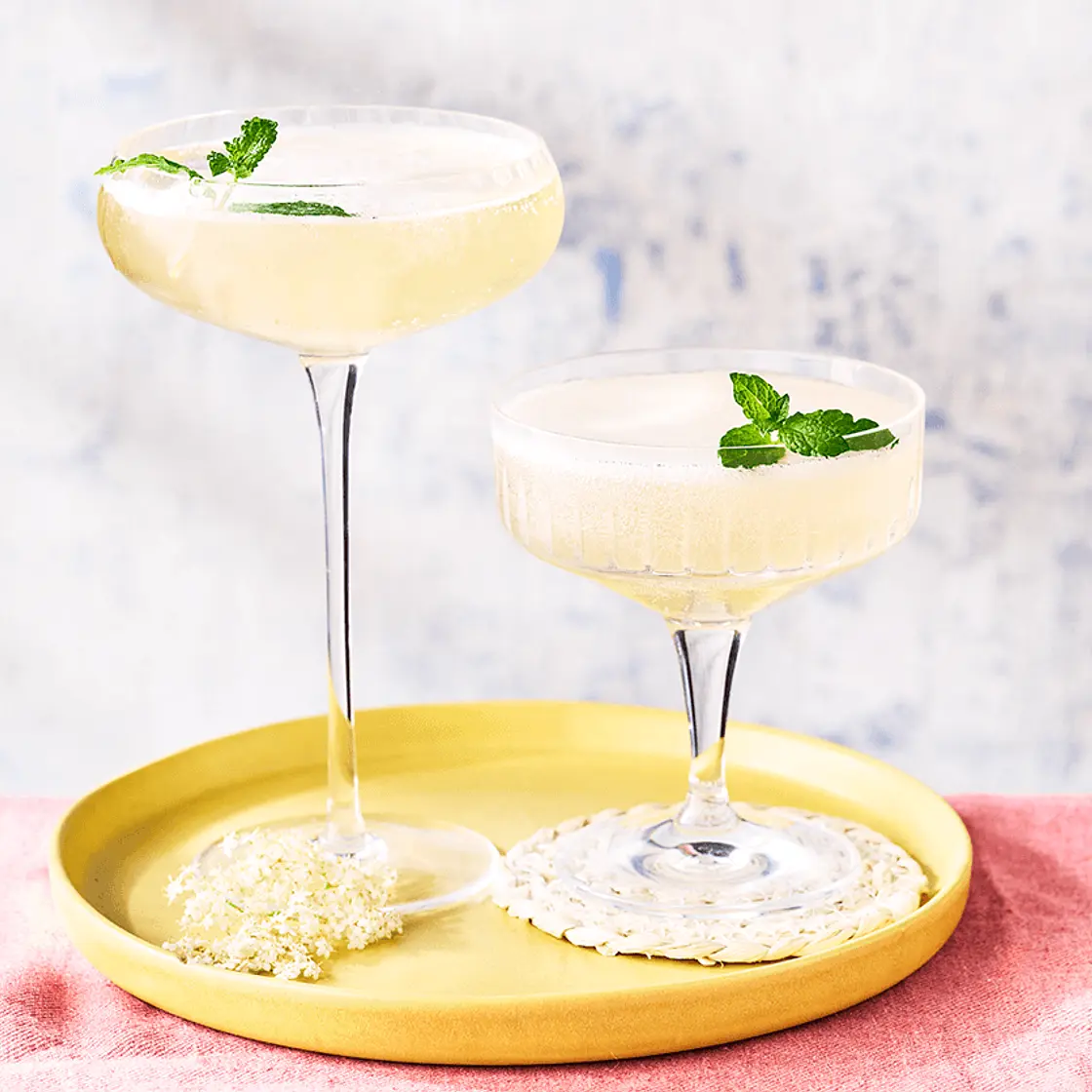 Elderflower gin fizz
