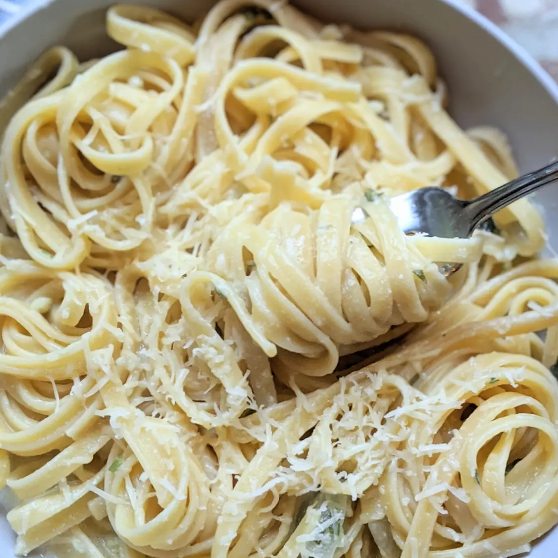 White Wine Pasta Sauce with Garlic & Herbs