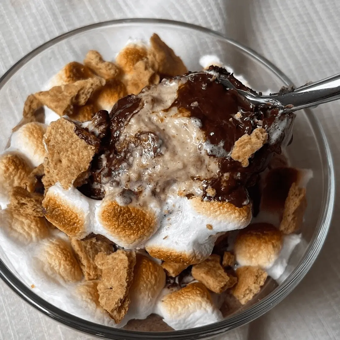 S’mores Baked Oats ~ Easy and Decadent Breakfast