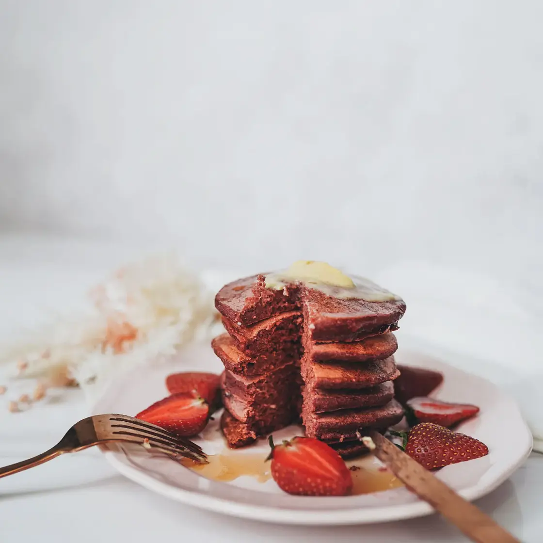 Healthy Red Velvet Pancakes