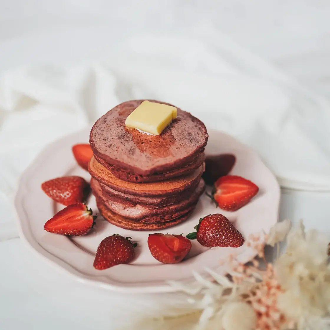 Healthy Red Velvet Pancakes