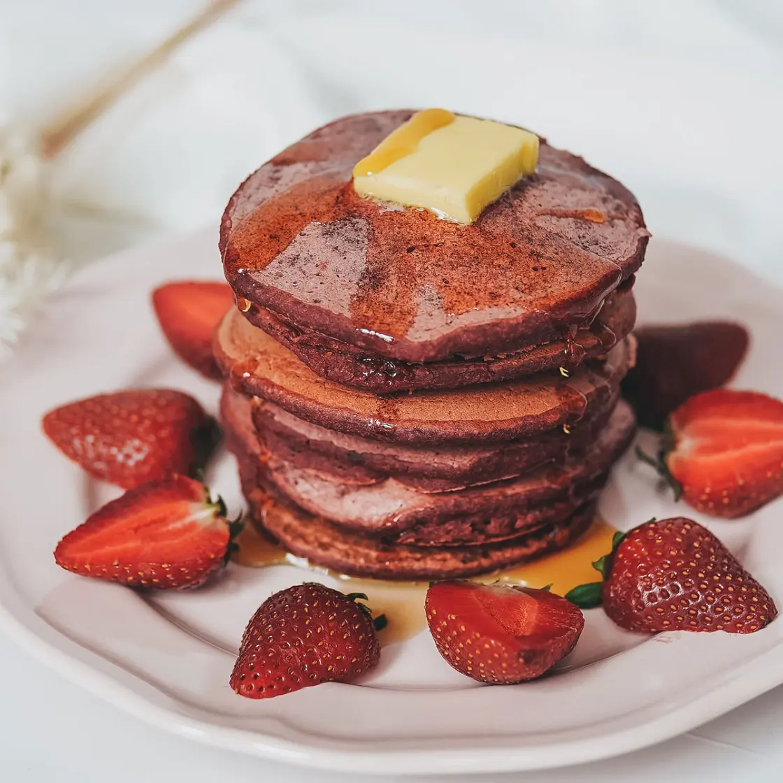 Healthy Red Velvet Pancakes