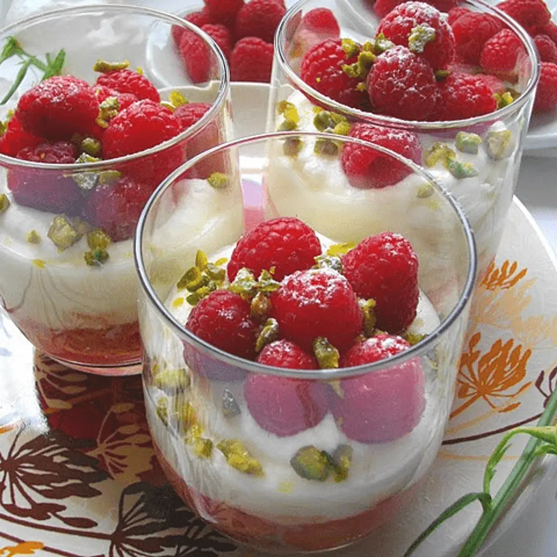 Bagatelle de tiramisu aux framboises et pistaches