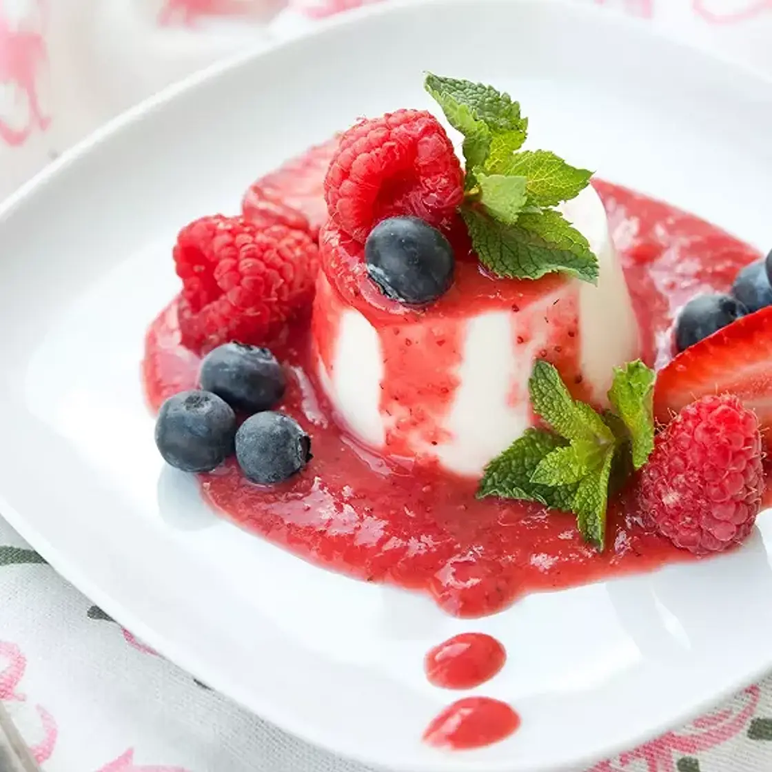 Panna cotta light au coulis de fruits rouges