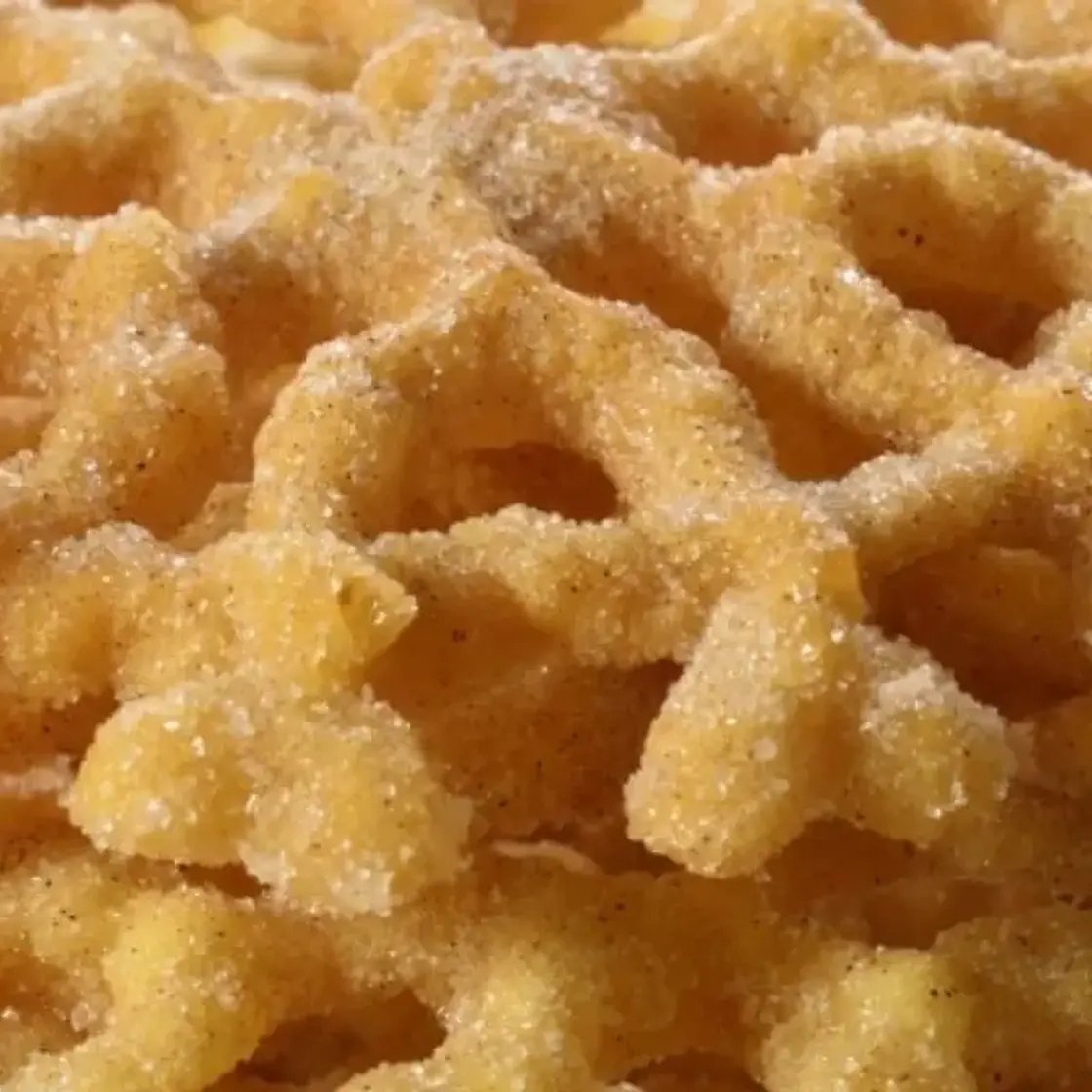 Buñuelos de viento espolvoreados