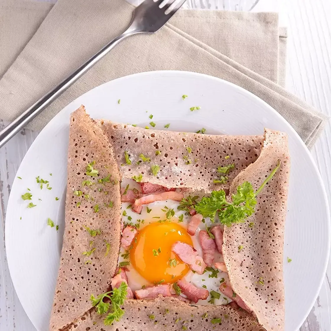 Galette complète oeuf, jambon et comté
