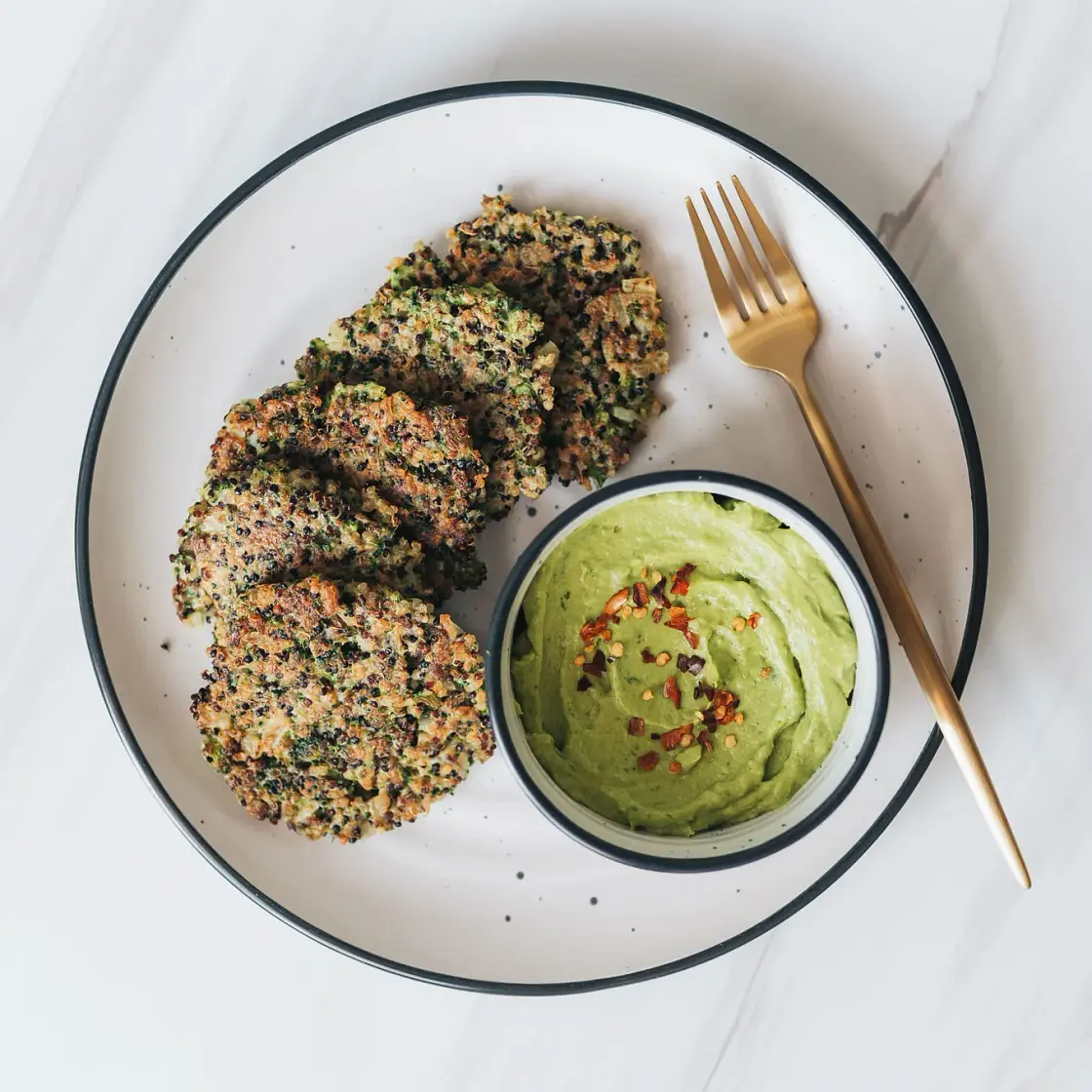 Crispy Broccoli Quinoa Cakes