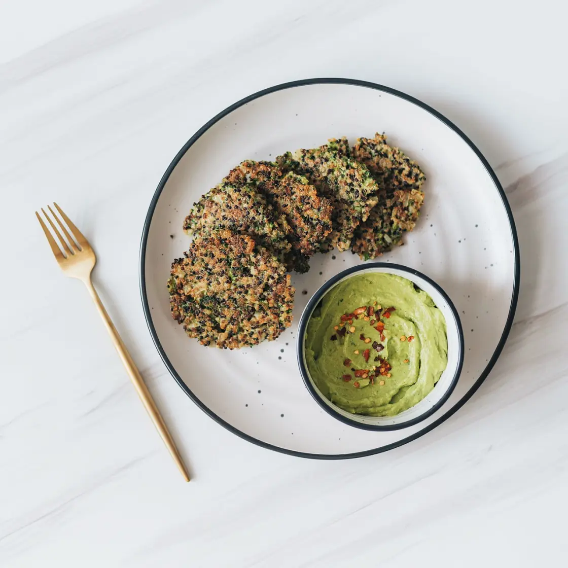Crispy Broccoli Quinoa Cakes