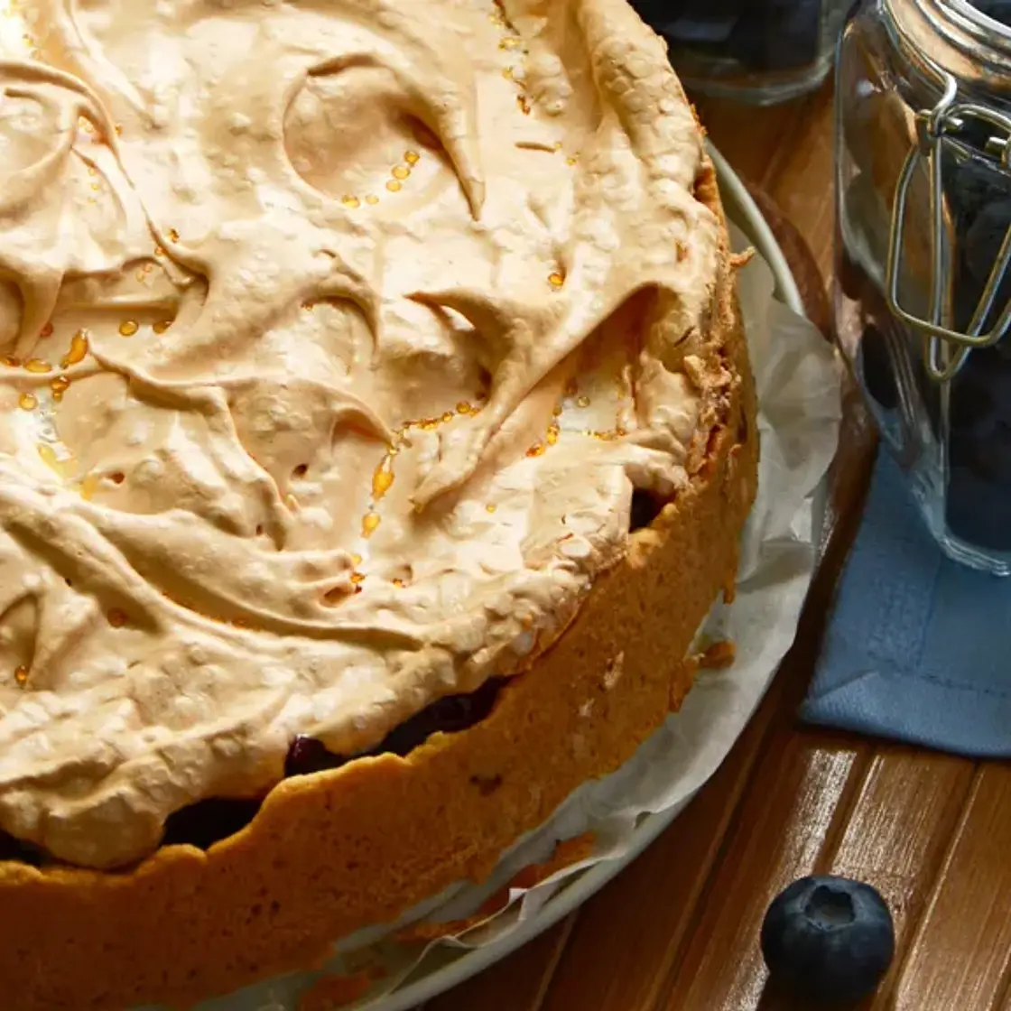 Tarte aux myrtilles et à la rhubarbe meringuée
