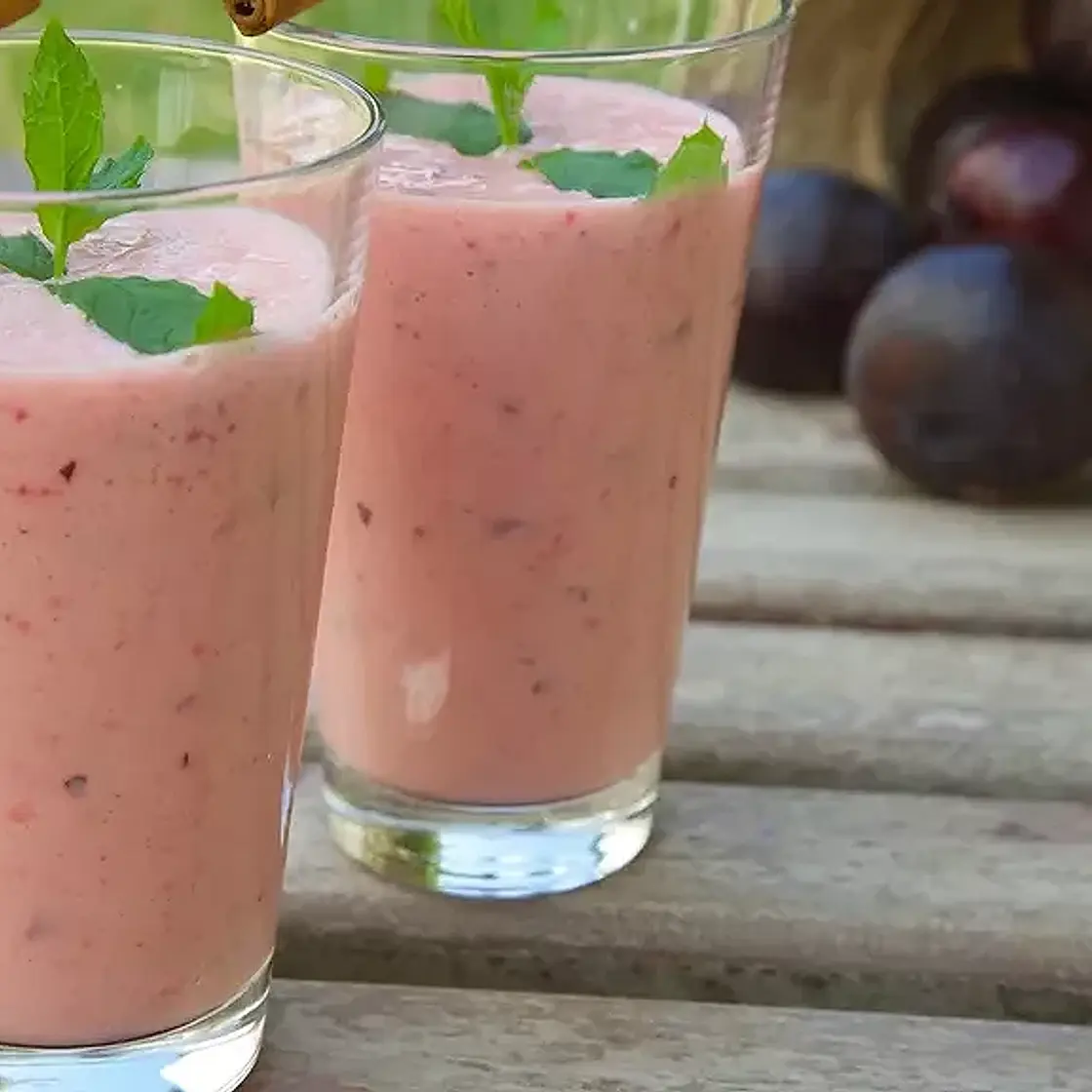 Smoothie de poire et prunes aux 4 épices