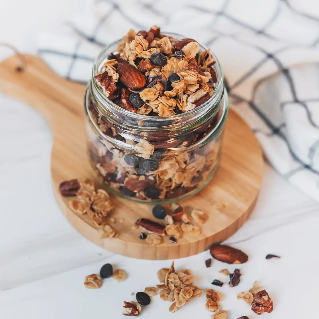Low-Sugar Chocolate Chip Granola