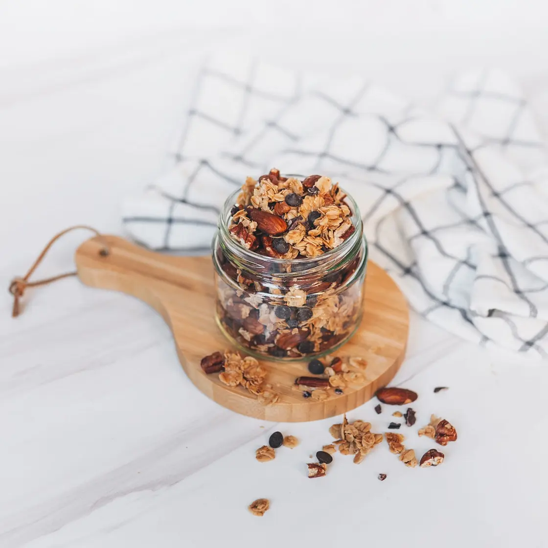 Low-Sugar Chocolate Chip Granola
