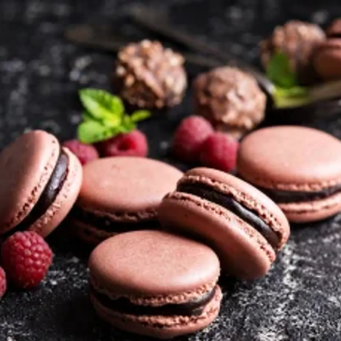 Macarons chocolat-framboise