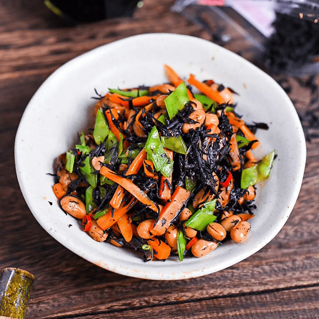 Japanese Hijiki Seaweed Salad (Hijiki no Nimono)