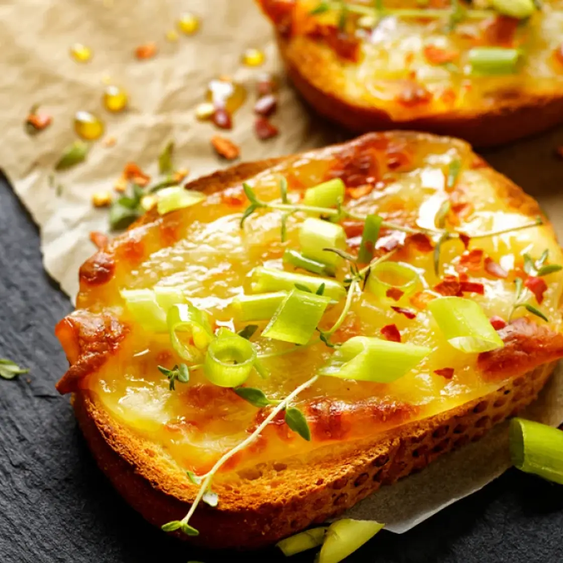 Toasts apéritifs aux 4 fromages