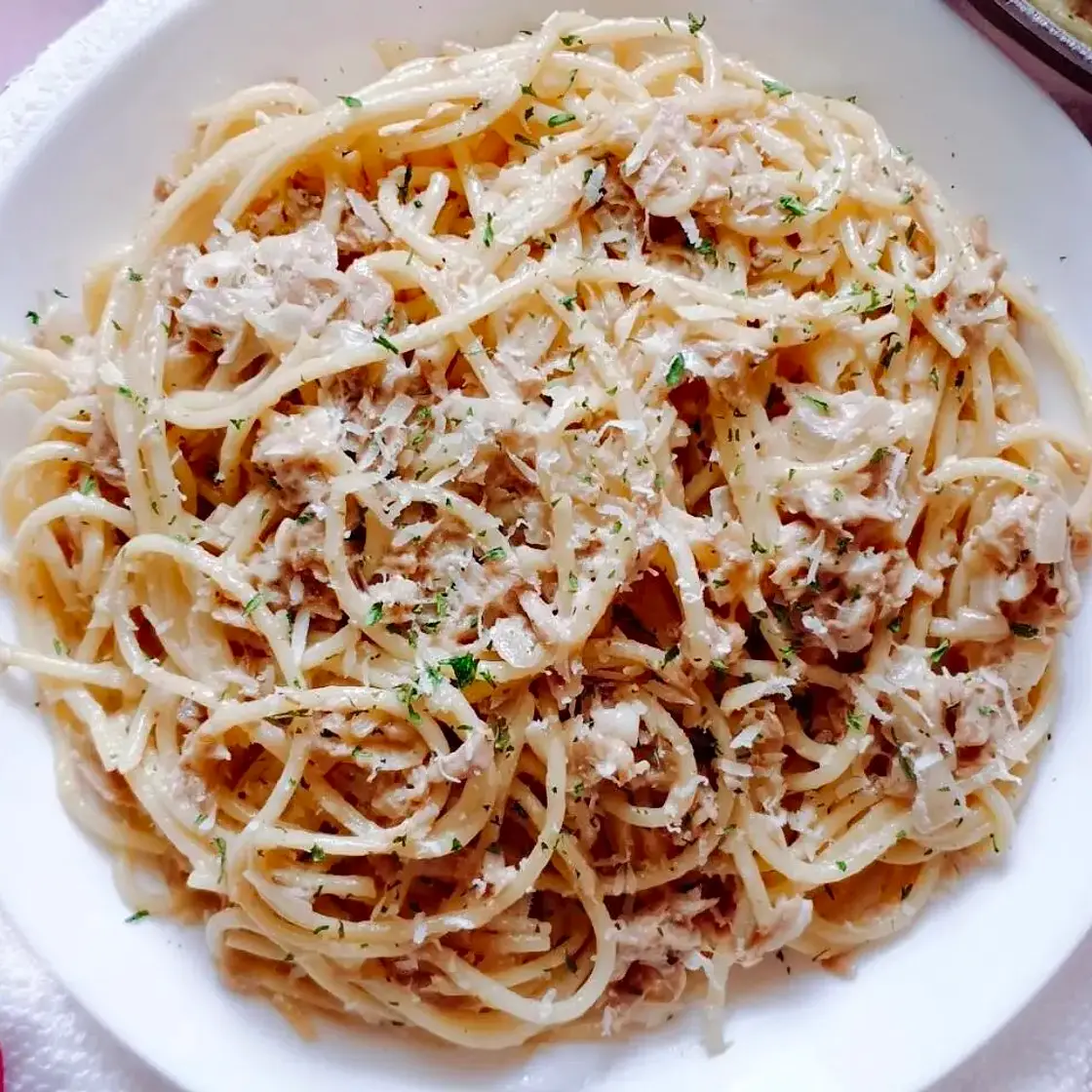 BEST and EASY Creamy Garlic Canned Tuna Pasta Recipe