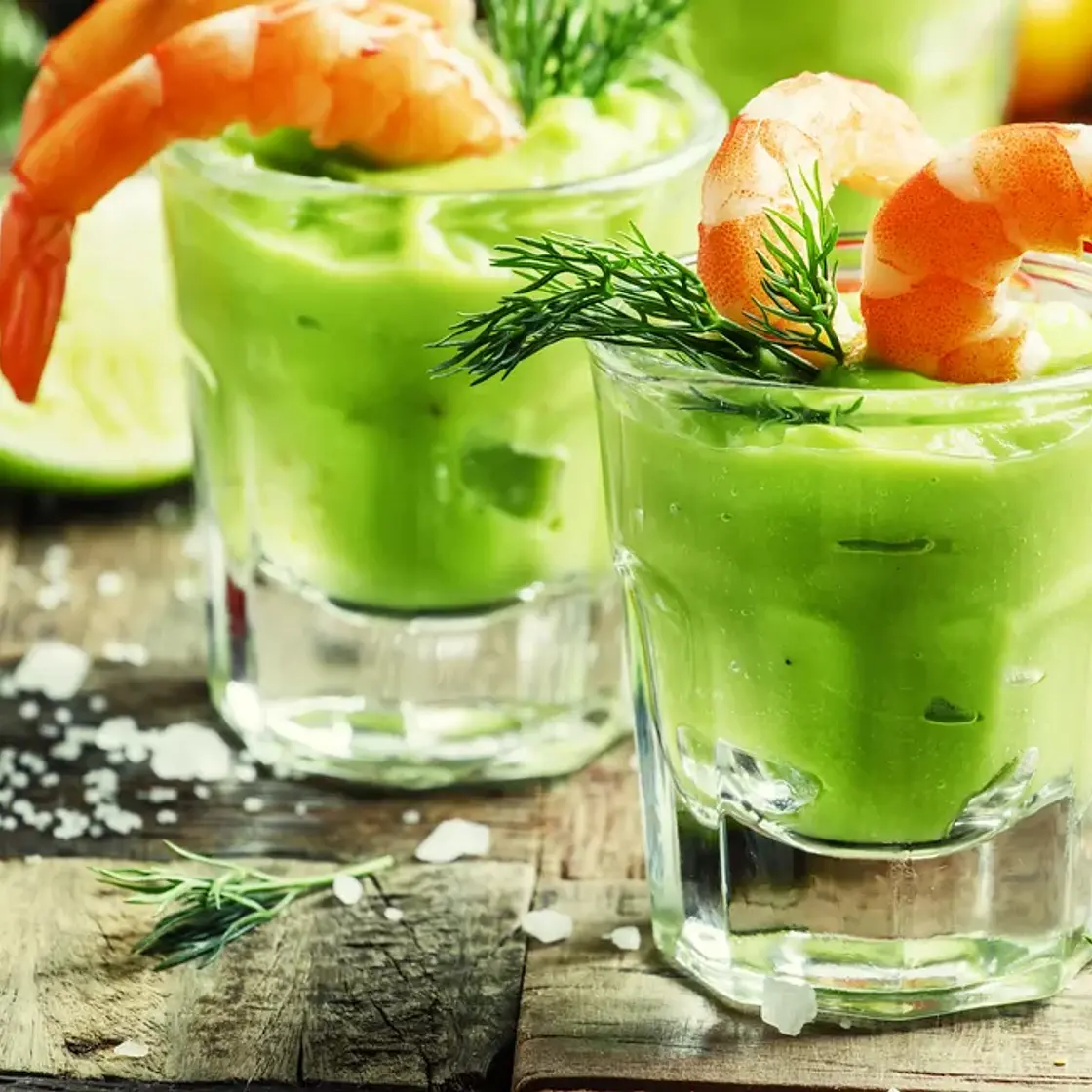 Verrines d'avocat, crevettes et pamplemousse